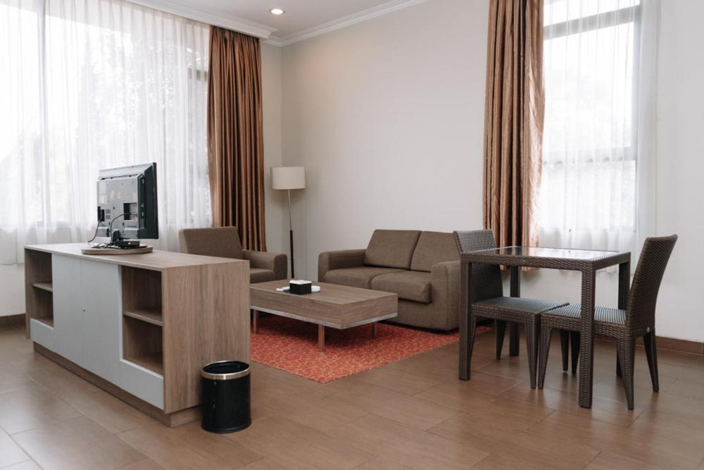 Anugrah Hotel Сукабуми Екстериор снимка