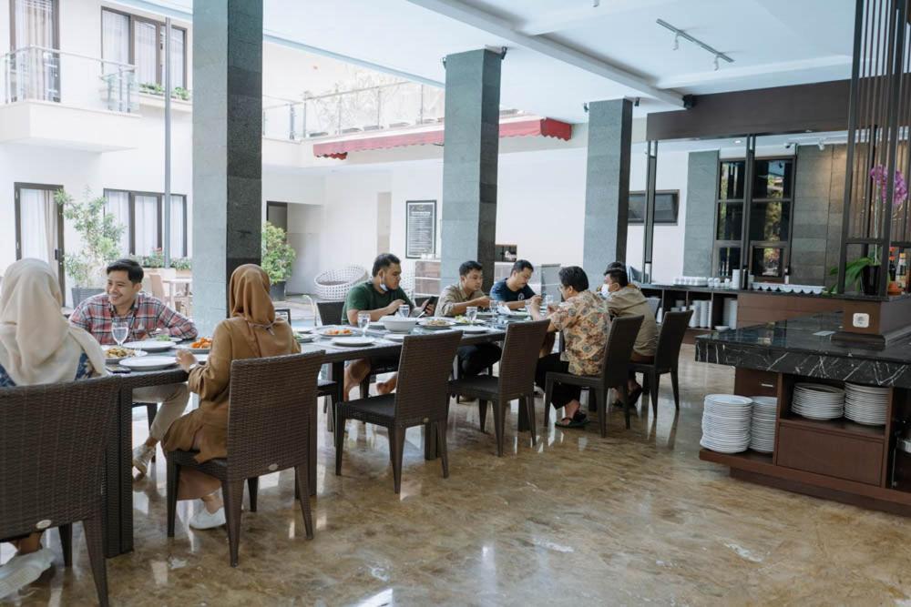 Anugrah Hotel Сукабуми Екстериор снимка